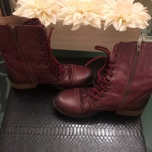 Combat boots